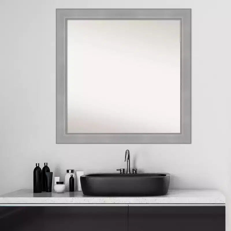 Miroir mural de salle de bain Vista non biseauté 30" x 30" en nickel brossé - Amanti Art : Cadre carré moderne en polystyrène, à fixer au mur