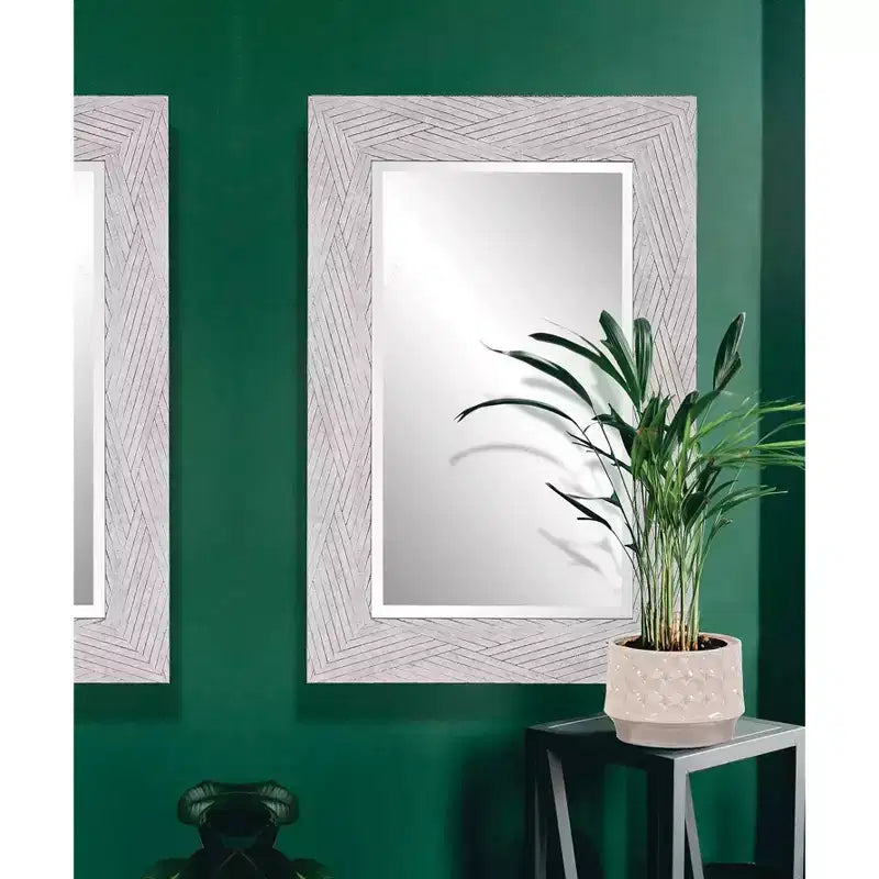Miroir mural décoratif encadré Howard Elliott 23,25"x35,25" en toile enduite gris doux : style moderne, cadre en polystyrène, aucun assemblage requis