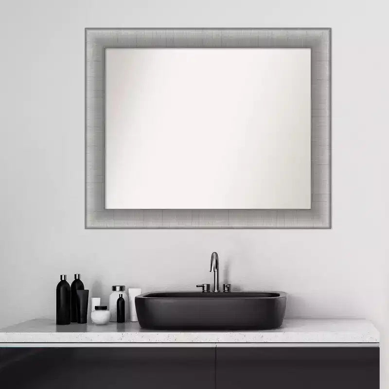 Miroir mural élégant non biseauté pour salle de bain 33" x 27" en étain brossé - Amanti Art : Rectangulaire, Cadre en polystyrène, Fixation murale