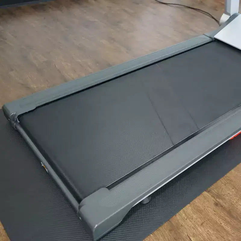 Tapis de course électrique Sunny Health & Fitness Strider avec plateforme LoPro large de 20 pouces