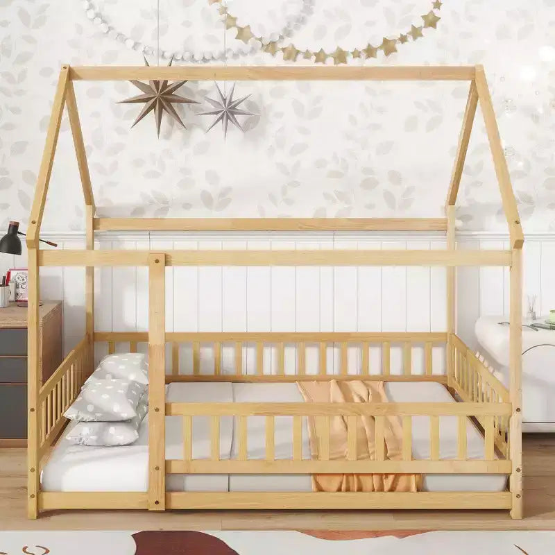 Lit double et lit au sol Whisen, structure en bois avec clôture pour des espaces de sommeil sûrs et imaginatifs pour les enfants