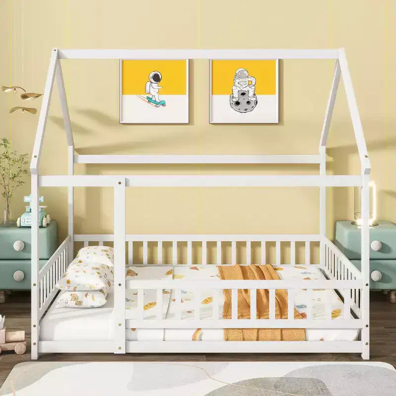 Lit double et lit au sol Whisen, structure en bois avec clôture pour des espaces de sommeil sûrs et imaginatifs pour les enfants