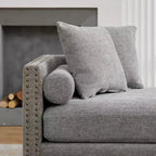 Chaise longue capitonnée en chenille Ashtabula de GDFStudio avec garniture cloutée