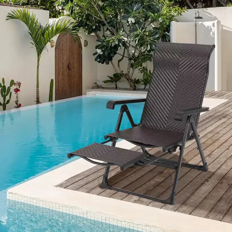 Outdoor folding rattan lounge chair, portable outdoor lounge chair, reversible outdoor footstool, PE rattan, 330 pounds, suitable for garden, balcony