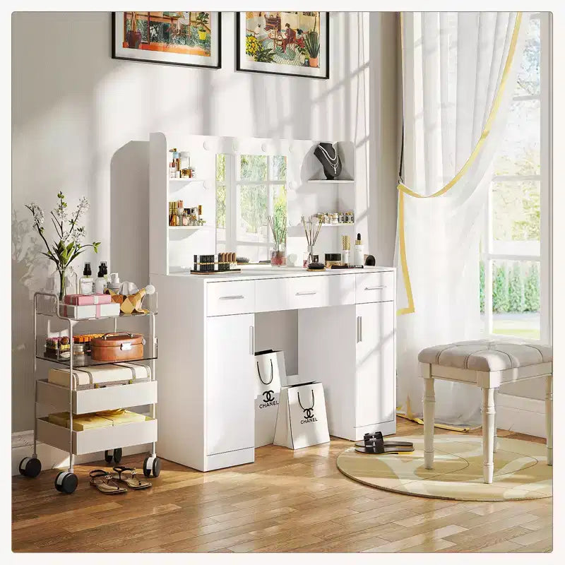 Coiffeuse minimaliste blanche Okak avec grand miroir et lumières LED, bureau de maquillage avec tiroirs et armoires, table de maquillage pour chambres à coucher