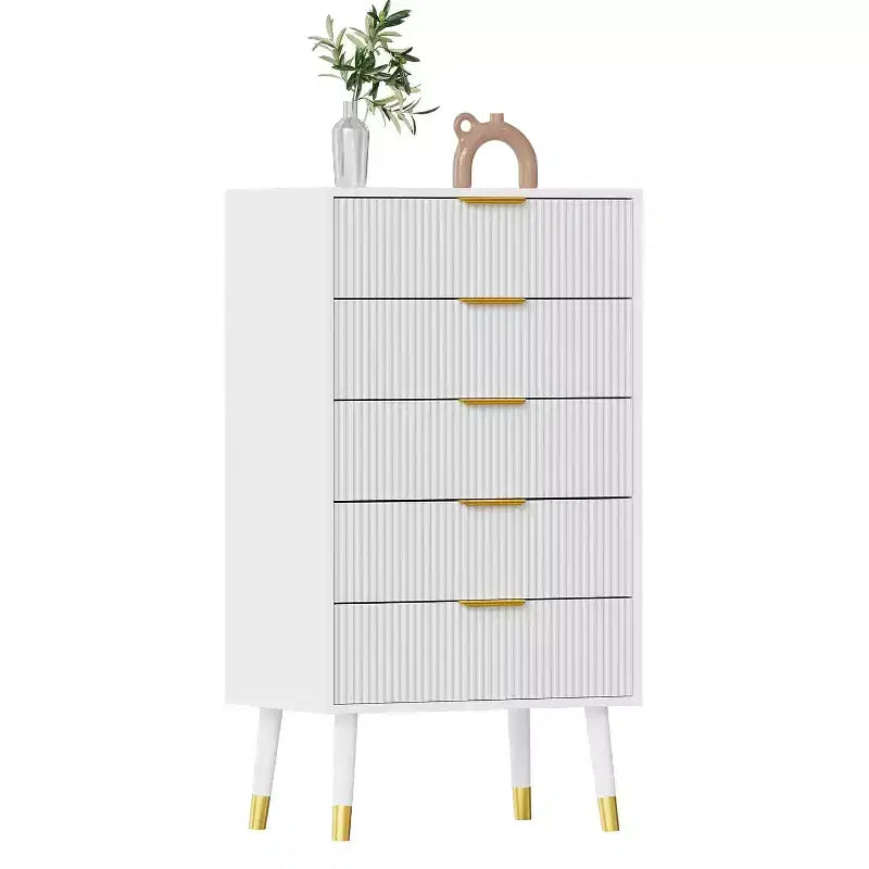 Commode à cinq tiroirs avec poignées et pieds en métal, idéale pour la chambre, le salon, le couloir et l'entrée.