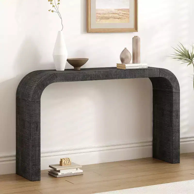Table console minimaliste Okak avec coin arqué, table d'entrée avec plateau et pieds épais, table d'appoint pour entrée, salon
