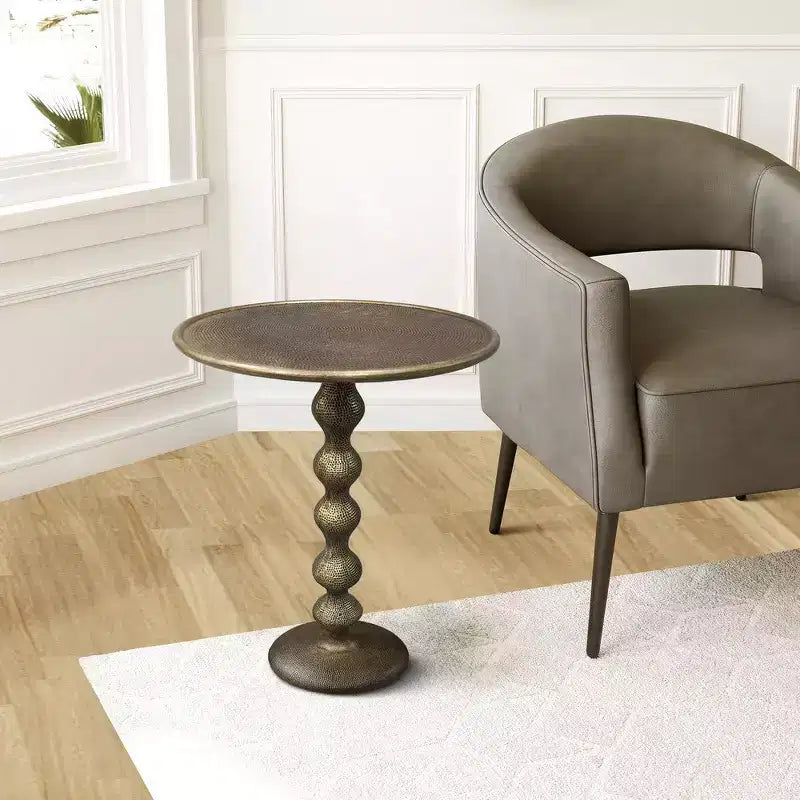 Table d'appoint ronde Royal Hampton de 22 po – Aluminium moulé laiton antique à texture martelée pour petits espaces