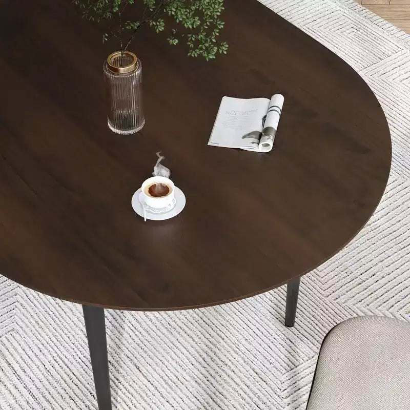 PexFix Table à manger ovale en bois 67" pour 4-6 personnes, plateau épaissi avec pieds en métal noir, table de cuisine moderne pour salle à manger/salon, couleur noyer