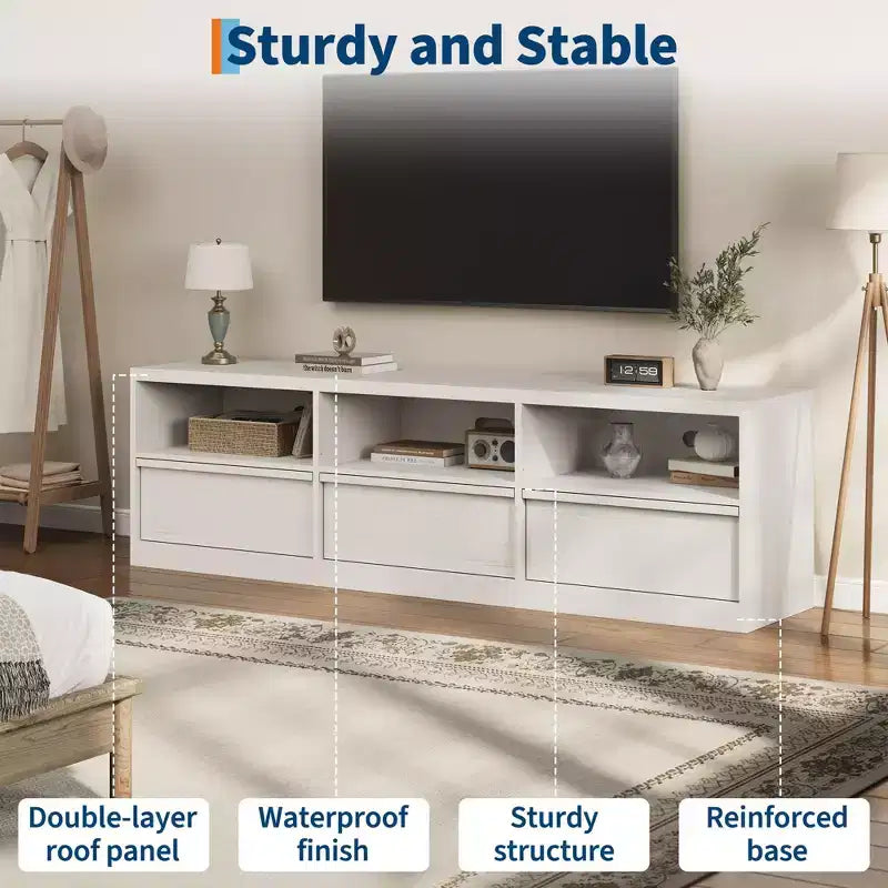 Meuble TV moderne, parfait pour les intérieurs de style industriel, avec 3 tiroirs et des étagères. Fabriqué en MDF robuste, idéal pour les salons