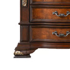 Table de chevet Royal Hampton, 3 tiroirs, Chêne orné et brun cerisier foncé, 33 pouces