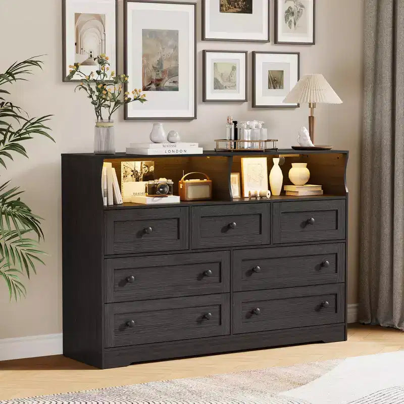Coolmee 7-Drawer Dresser with Charging Station & LED Lights, Wood Storage Cabinet with 2 Open CompartmentsLarge Capacity Storage Organizer