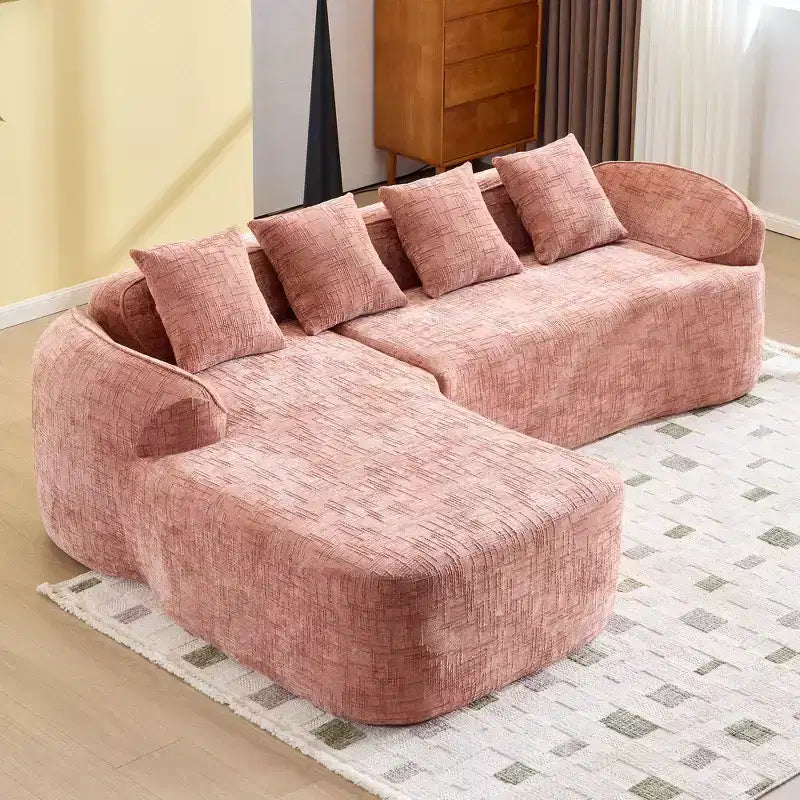 Canapé d'angle en chenille rose avec accoudoirs incurvés, 4 oreillers – Doux comme un nuage et astucieux