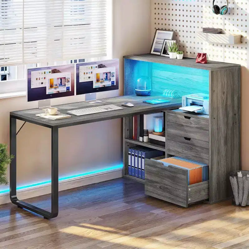Bureau d'angle en forme de L Balconera de 140 cm avec 3 tiroirs et prises de courant, table d'ordinateur de jeu d'angle à LED avec étagère réglable