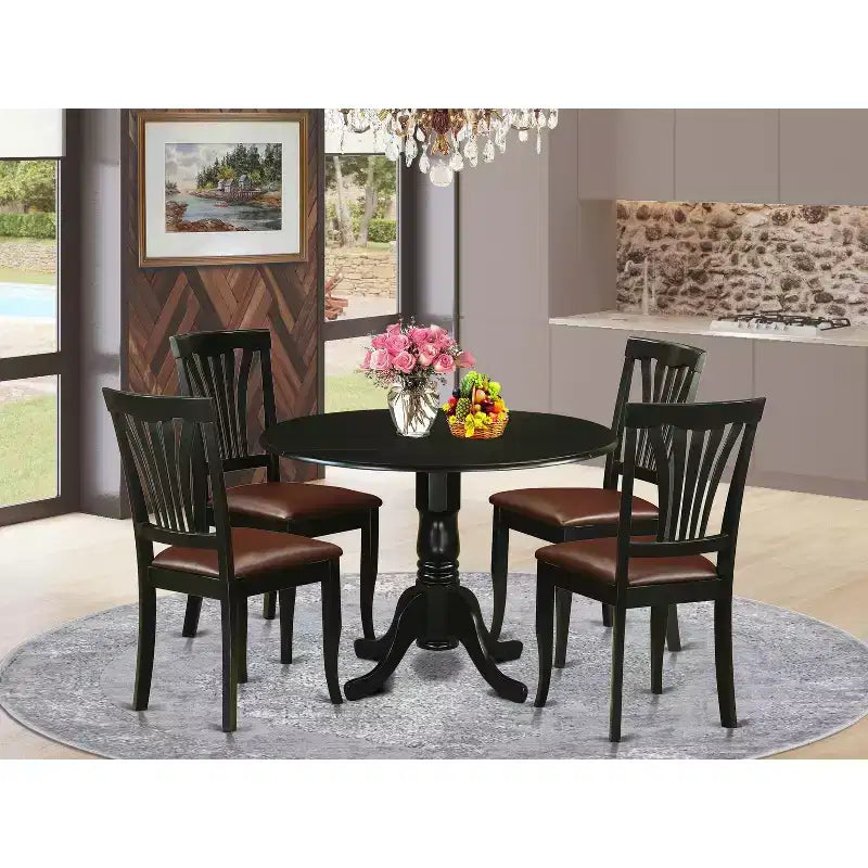 Table à manger ronde 5 pièces HomeStock avec plateau en bois massif finition noire et 4 chaises