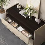 Commode moderne à 3 tiroirs Gaoyangjiaju de 120 cm avec étagère de rangement ouverte pour chambre à coucher, salon, console multimédia bicolore crème et bois foncé.