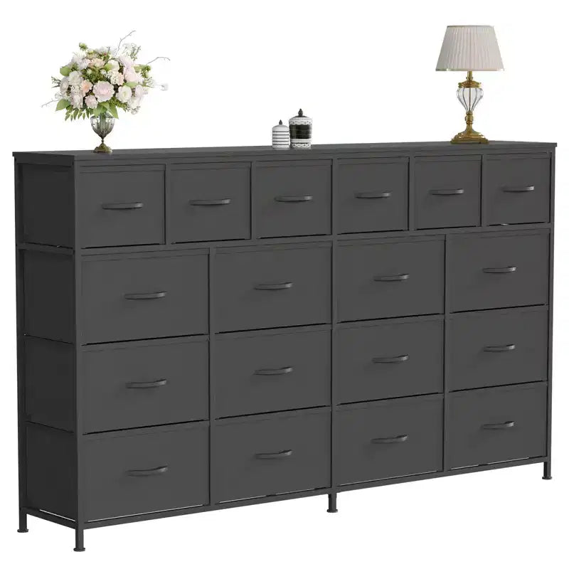 Commode de 63 pouces de large avec 18 tiroirs en tissu pour chambre à coucher avec station de charge, grandes commodes robustes pour chambre à coucher, cadre en acier, 63 L * 39 H * 11,8 P