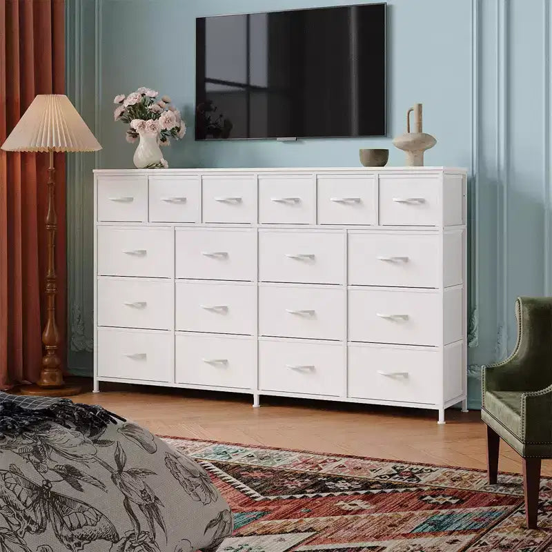 Commode de 63 pouces de large avec 18 tiroirs en tissu pour chambre à coucher avec station de charge, grandes commodes robustes pour chambre à coucher, cadre en acier, 63 L * 39 H * 11,8 P