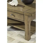 Table basse rectangulaire Vandenmore de Signature Design by Ashley, table de rangement de style ferme avec tiroirs et étagère inférieure, marron moyen