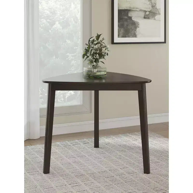 Signature Design by Ashley Favelon Table à manger triangulaire, Merlo, 3 places, style moderne du milieu du siècle pour petits espaces
