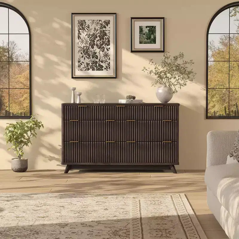 Commode 8 tiroirs cannelée, commode de 137 cm de large, meuble de rangement en bois pour chambre à coucher, salon, design à profil incurvé