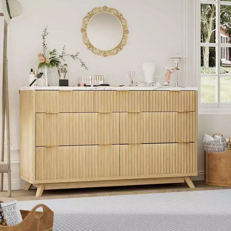 Commode 8 tiroirs cannelée, commode de 137 cm de large, meuble de rangement en bois pour chambre à coucher, salon, design à profil incurvé