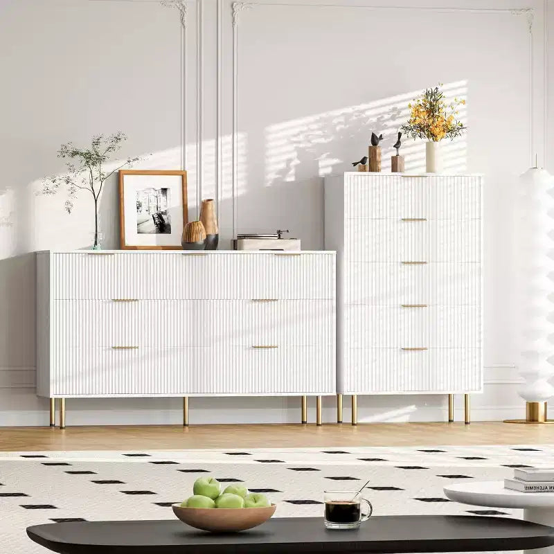 Commode Acekool 5 tiroirs, chiffonnier haut et moderne avec panneaux cannelés et larges poignées dorées, meuble de rangement pour chambre, dressing, salon, entrée