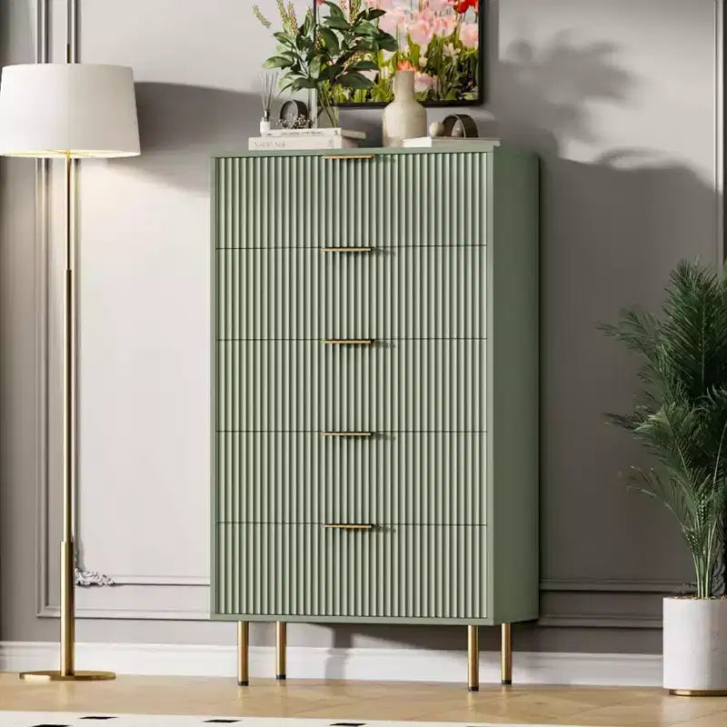Commode Acekool 5 tiroirs, chiffonnier haut et moderne avec panneaux cannelés et larges poignées dorées, meuble de rangement pour chambre, dressing, salon, entrée