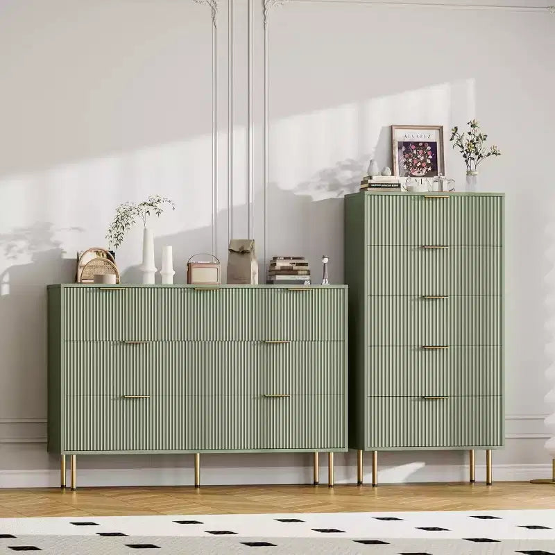 Commode Acekool 5 tiroirs, chiffonnier haut et moderne avec panneaux cannelés et larges poignées dorées, meuble de rangement pour chambre, dressing, salon, entrée
