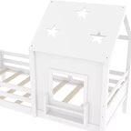 Lit cabane GDFStudio Osha moderne avec escalier bas, fenêtre et bibliothèque