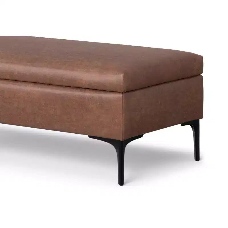 Lilah Grand pouf de rangement rectangulaire moderne du milieu du siècle de 48 pouces de large avec couvercle relevable en similicuir marron selle vieilli