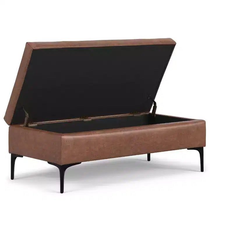 Lilah Grand pouf de rangement rectangulaire moderne du milieu du siècle de 48 pouces de large avec couvercle relevable en similicuir marron selle vieilli