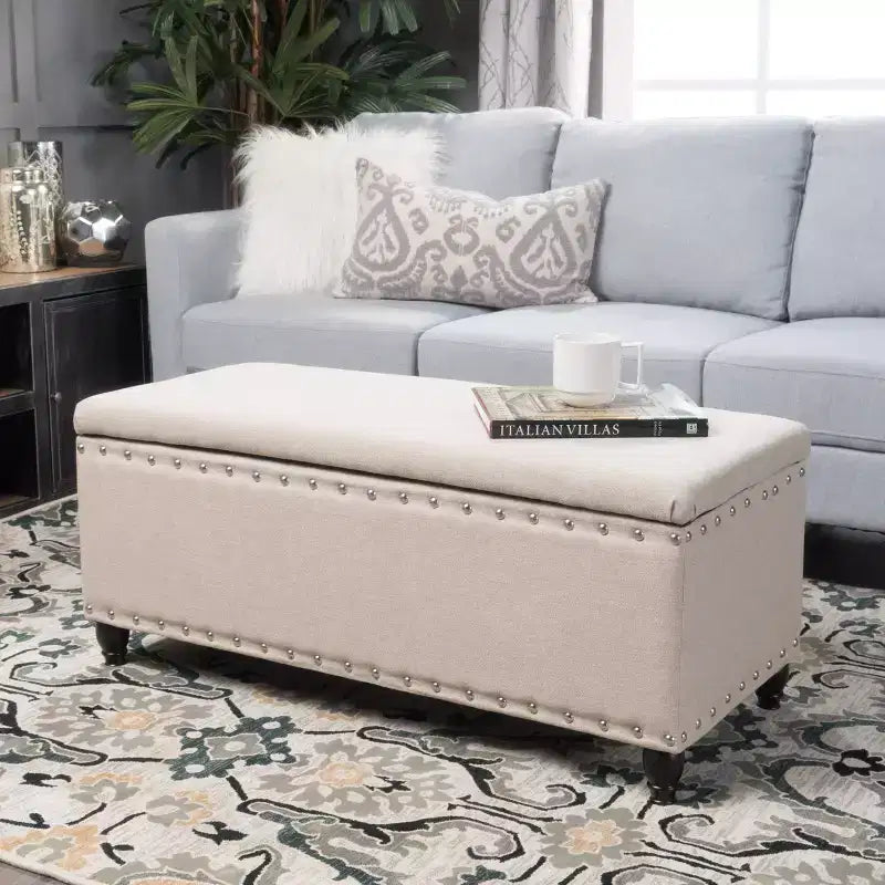 Pouffe de rangement moderne Okak avec clous décoratifs, banc avec grand espace de rangement, banc de bout de lit pour chambre à coucher, salon