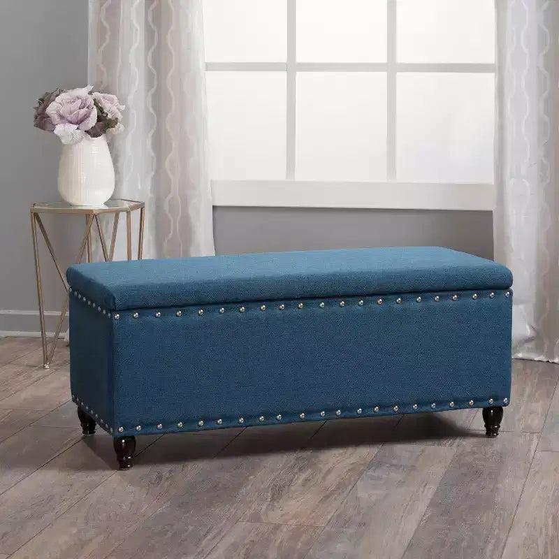Pouffe de rangement moderne Okak avec clous décoratifs, banc avec grand espace de rangement, banc de bout de lit pour chambre à coucher, salon