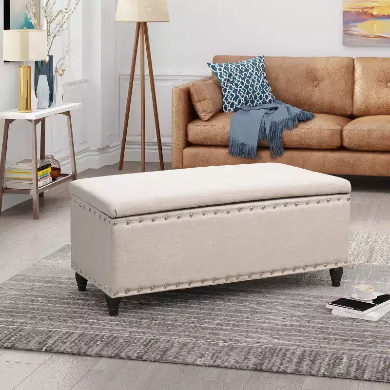 Pouffe de rangement moderne Okak avec clous décoratifs, banc avec grand espace de rangement, banc de bout de lit pour chambre à coucher, salon