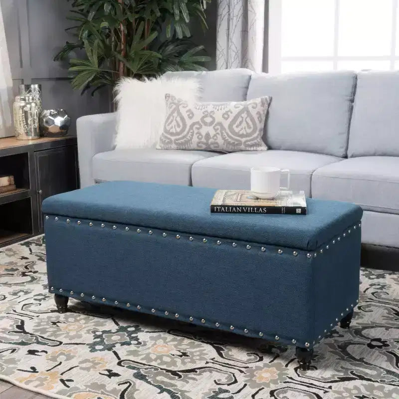 Pouffe de rangement moderne Okak avec clous décoratifs, banc avec grand espace de rangement, banc de bout de lit pour chambre à coucher, salon