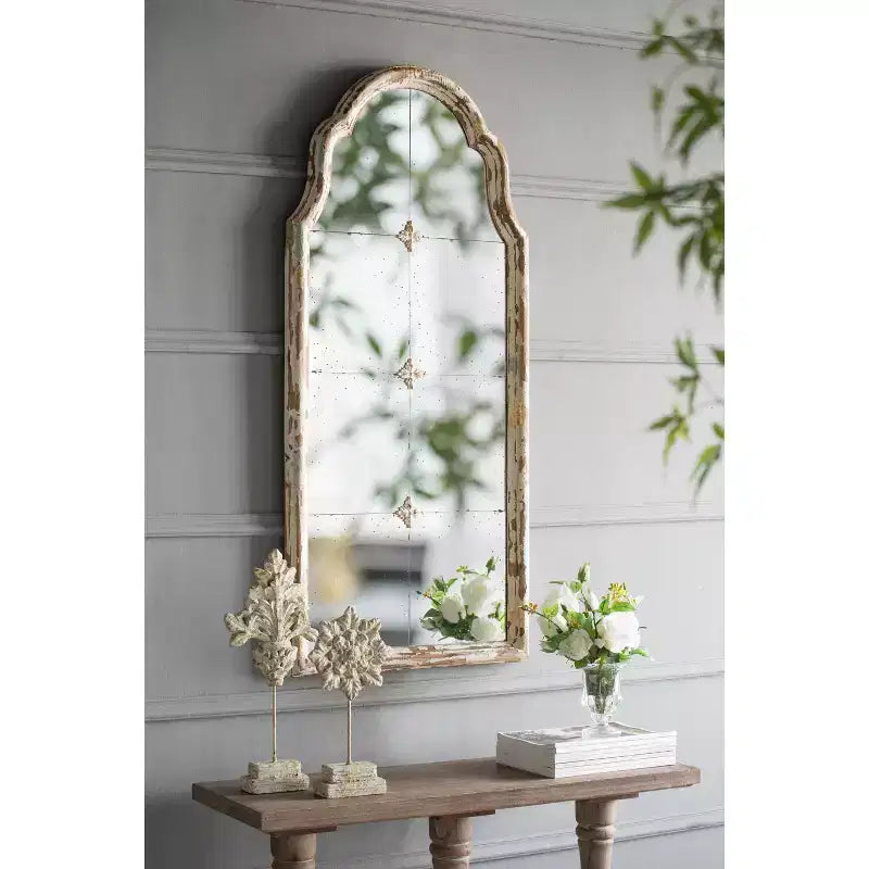 Miroir mural arqué crème et doré de 22 x 48 pouces avec motif de fenêtre