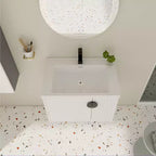 Meuble-lavabo de salle de bain avec évier en céramique blanche, meuble-lavabo mural flottant et ensemble lavabo avec porte à fermeture amortie.