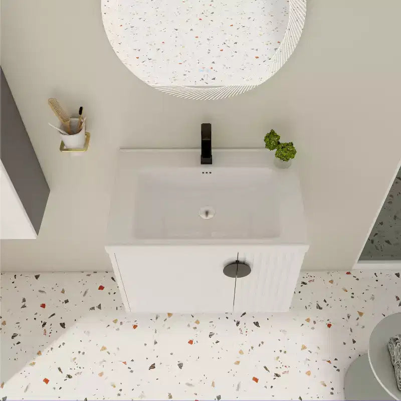 Meuble-lavabo de salle de bain avec évier en céramique blanche, meuble-lavabo mural flottant et ensemble lavabo avec porte à fermeture amortie.