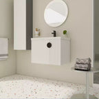 Meuble-lavabo de salle de bain avec évier en céramique blanche, meuble-lavabo mural flottant et ensemble lavabo avec porte à fermeture amortie.