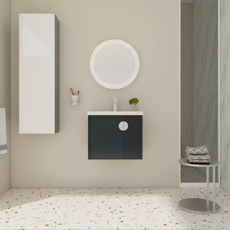 Meuble-lavabo de salle de bain avec évier en céramique blanche, meuble-lavabo mural flottant et ensemble lavabo avec porte à fermeture amortie.