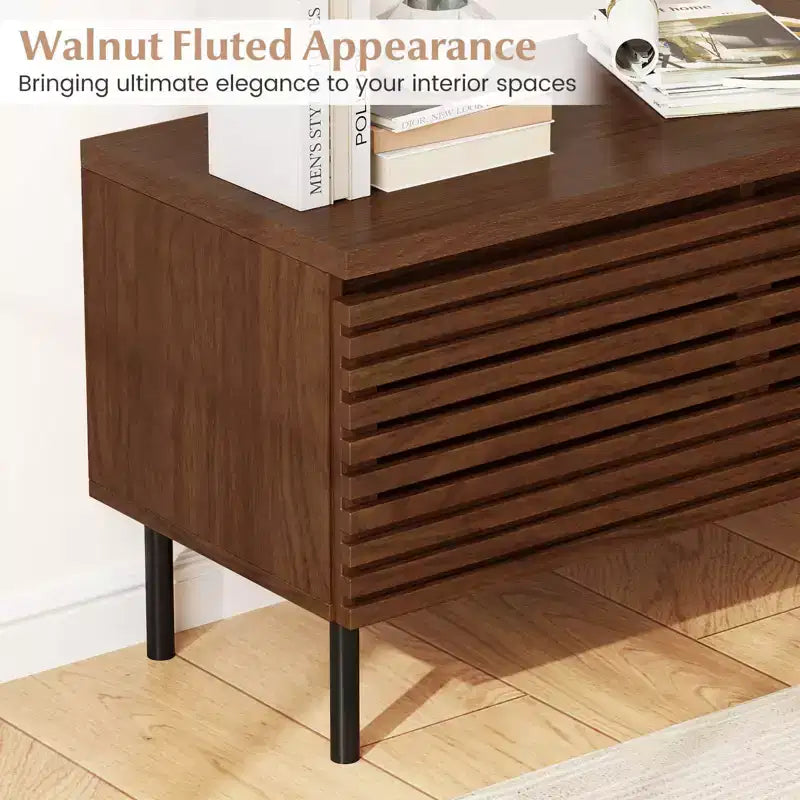 Meuble TV Mid-Century cannelé Costway pour téléviseur de 40 pouces avec compartiment ouvert ou 2 compartiments cachés