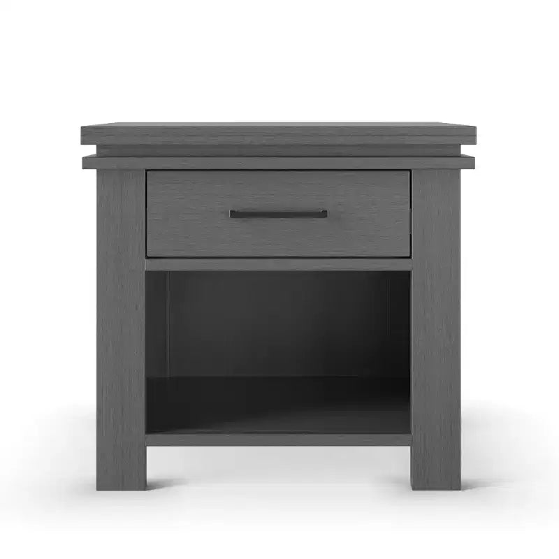 Table de chevet Child Craft Denman avec tiroir pour chambre de bébé ou d'enfant, grand tiroir de rangement, fabriquée en pin robuste, finition non toxique et sans danger pour les bébés