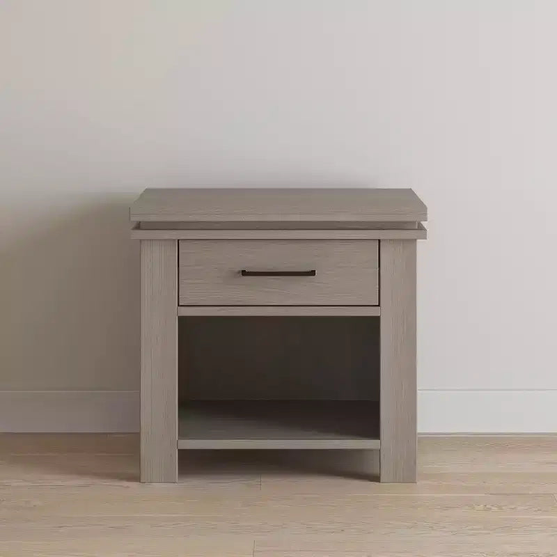 Table de chevet Child Craft Denman avec tiroir pour chambre de bébé ou d'enfant, grand tiroir de rangement, fabriquée en pin robuste, finition non toxique et sans danger pour les bébés