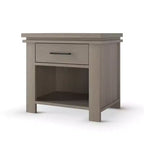 Table de chevet Child Craft Denman avec tiroir pour chambre de bébé ou d'enfant, grand tiroir de rangement, fabriquée en pin robuste, finition non toxique et sans danger pour les bébés