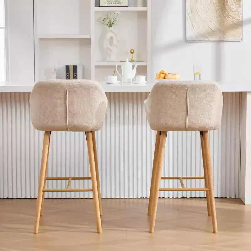 TUYOHW Lot de 2 tabourets de bar modernes en bois massif, chaises hautes d'îlot de cuisine avec accoudoir et repose-pieds, tabourets de bar en tissu de lin doux hauteur comptoir
