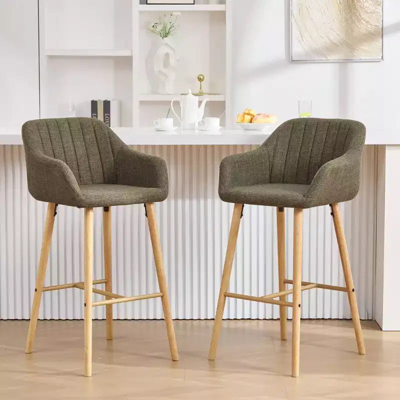 TUYOHW Lot de 2 tabourets de bar modernes en bois massif, chaises hautes d'îlot de cuisine avec accoudoir et repose-pieds, tabourets de bar en tissu de lin doux hauteur comptoir