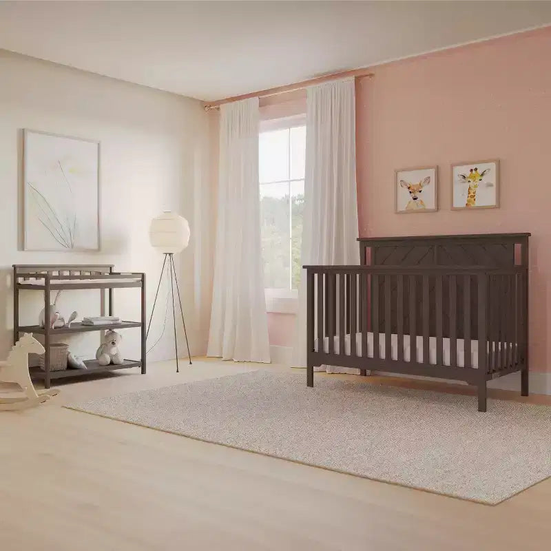 Ensemble de chambre de bébé 2 pièces Child Craft Hampton comprenant un lit de bébé convertible 4-en-1 à sommet plat et une table à langer