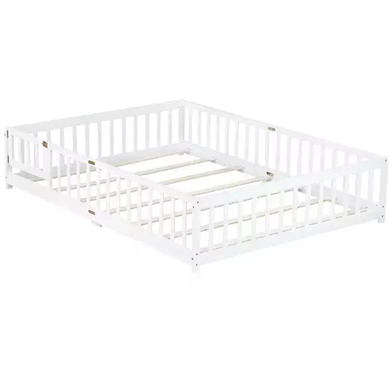 Lit au sol Bellemave Queen avec clôture et porte, cadre de lit au sol en bois d'hévéa avec barrières de sécurité pour enfants
