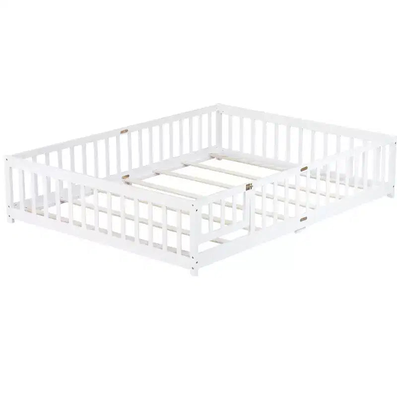 Lit au sol Bellemave Queen avec clôture et porte, cadre de lit au sol en bois d'hévéa avec barrières de sécurité pour enfants
